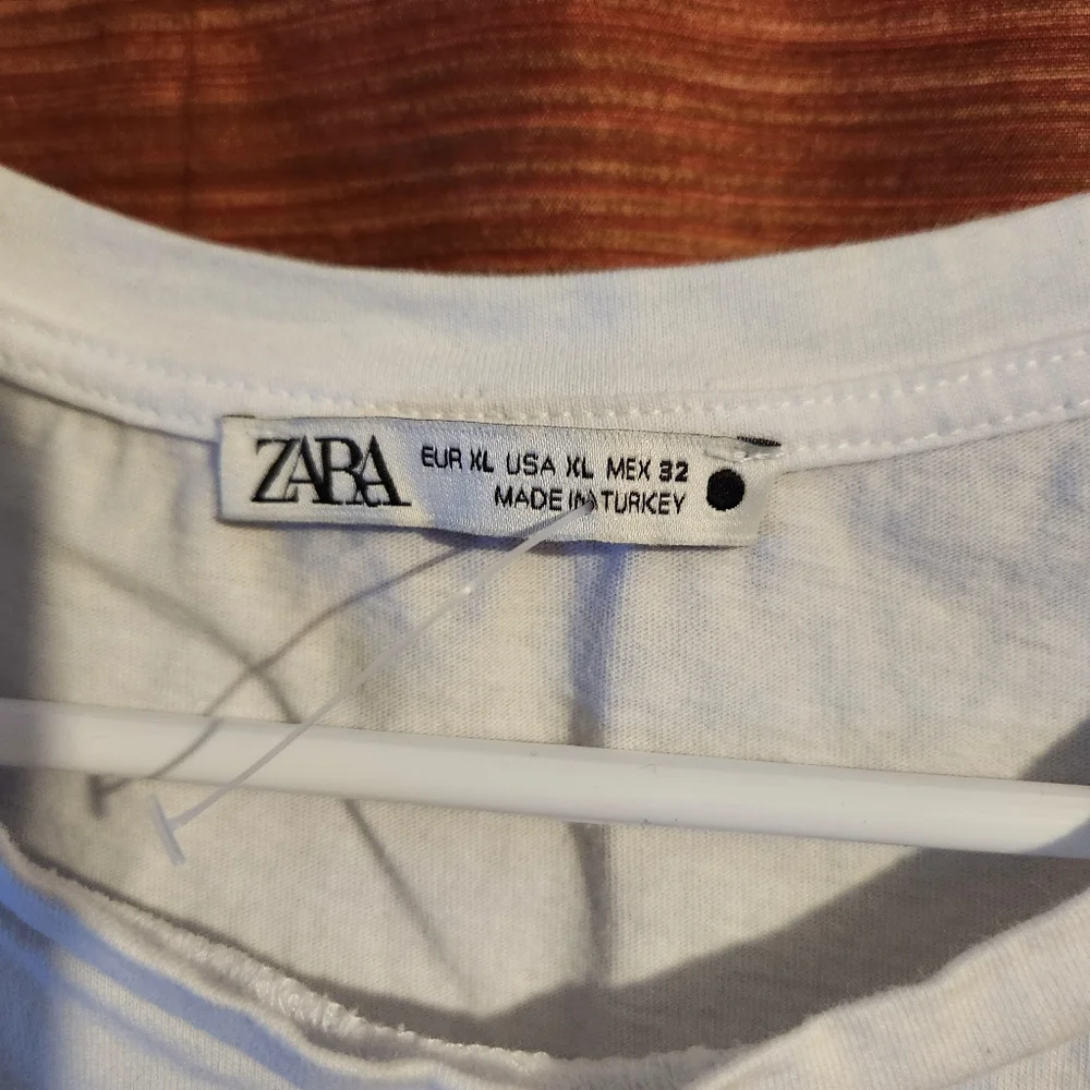 Zara White Tee with Pretty Blue Sequin Fashion Design, Size XL - Picture 4 of 5